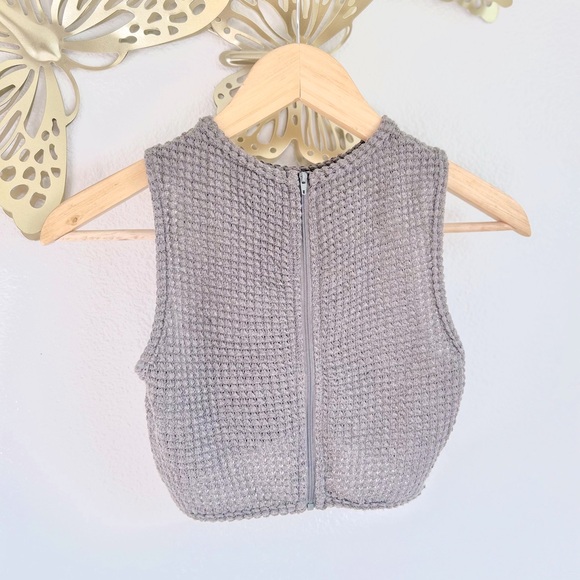 Grey Knit Crop Zip-Up Crop Tank - Picture 3 of 3